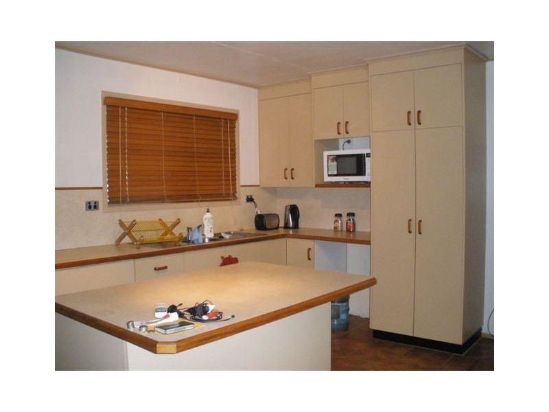 21 Bendee Cres, Blackwater QLD 4717