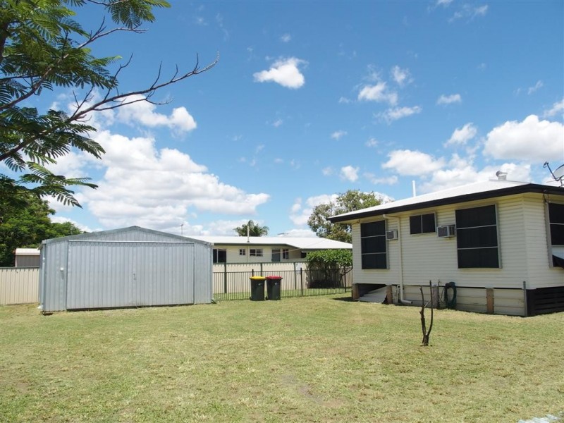 2 Myrtle Street, Blackwater QLD 4717