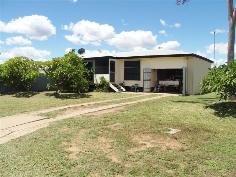2 Myrtle Street, Blackwater QLD 4717