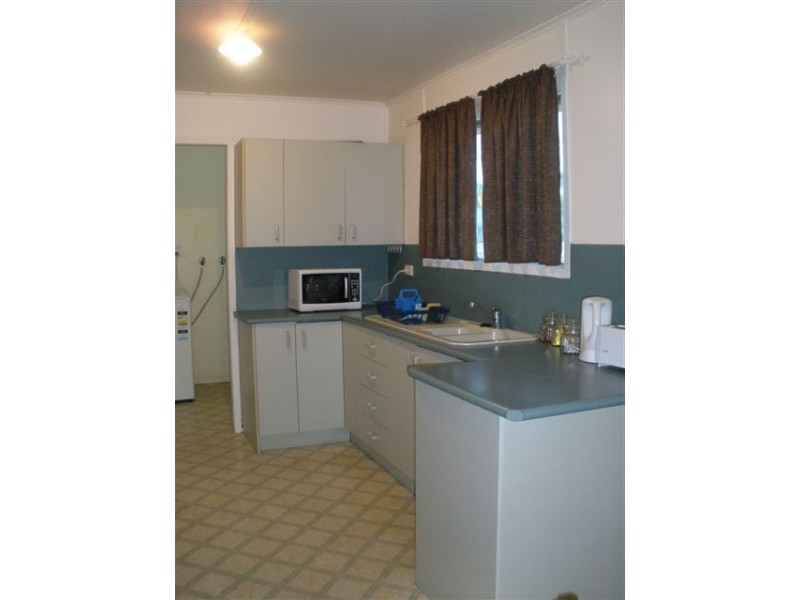2 Myrtle Street, Blackwater QLD 4717