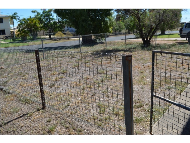 6 Monger Street, Blackwater QLD 4717