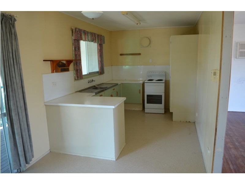 6 Monger Street, Blackwater QLD 4717