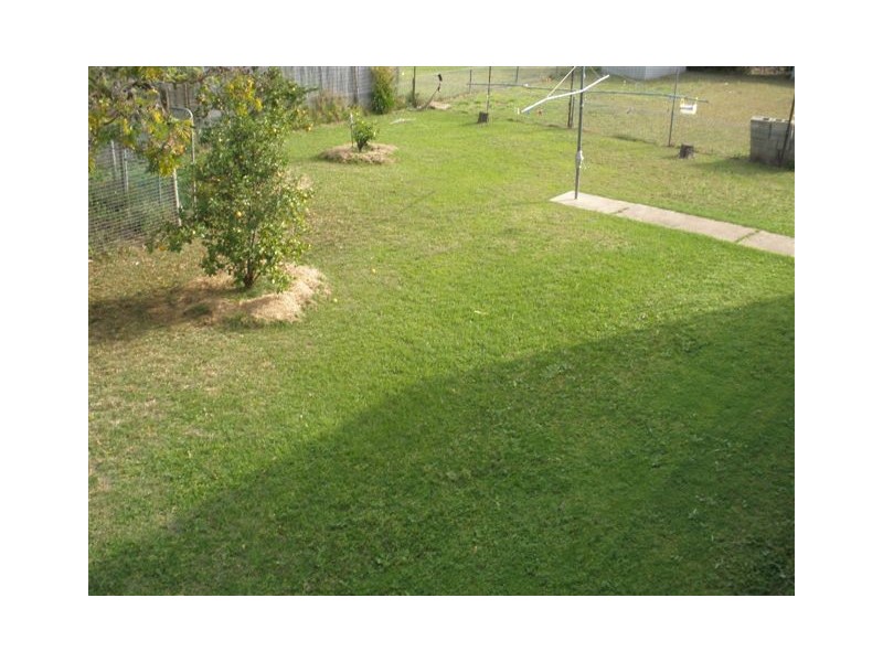 11 Monger Street, Blackwater QLD 4717
