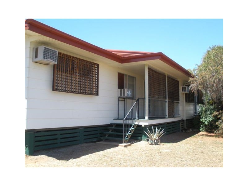 1 Umbrella Street, Blackwater QLD 4717