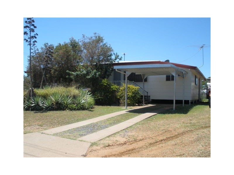 1 Umbrella Street, Blackwater QLD 4717