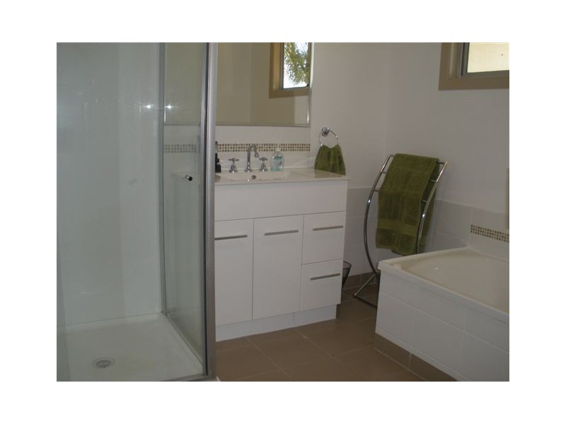 32 Bremner Street, Blackwater QLD 4717