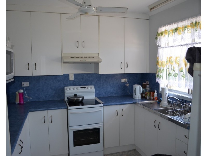 25 Blackbutt Street, Blackwater QLD 4717