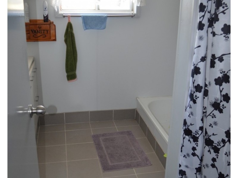 25 Blackbutt Street, Blackwater QLD 4717