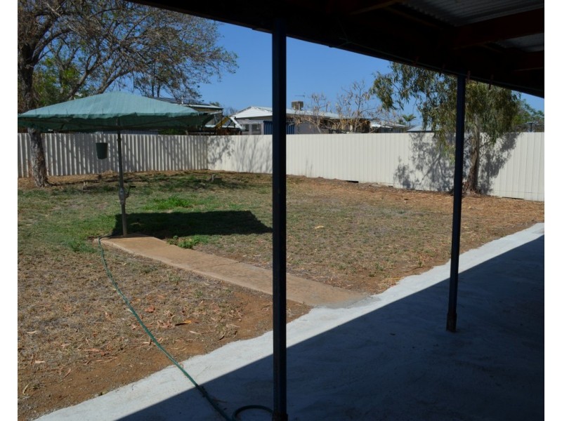 25 Blackbutt Street, Blackwater QLD 4717