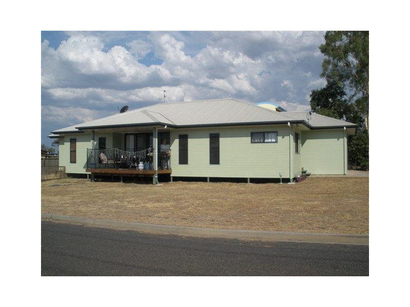 2 Cherry Street, Blackwater QLD 4717