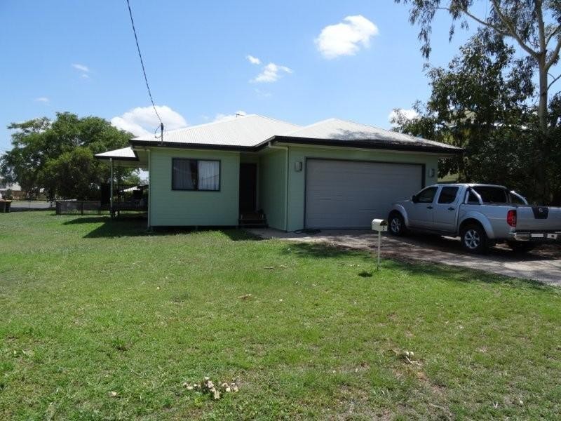 2 Cherry Street, Blackwater QLD 4717