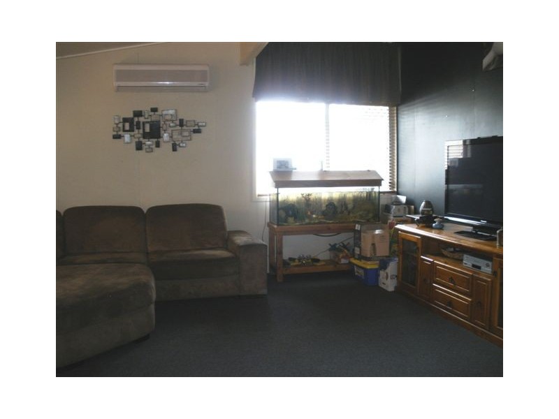 35 Stower St, Blackwater QLD 4717