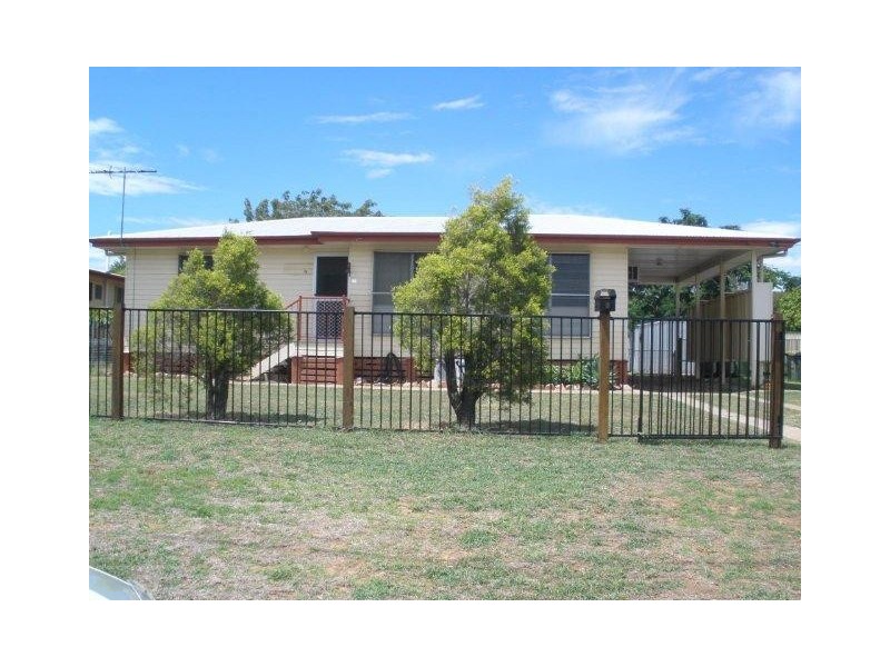 9 Evans Street, Blackwater QLD 4717