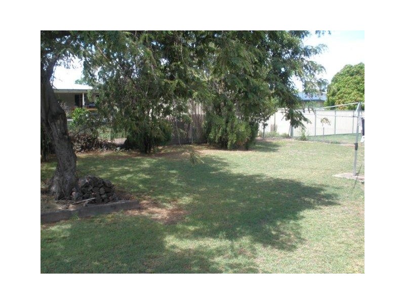 9 Evans Street, Blackwater QLD 4717