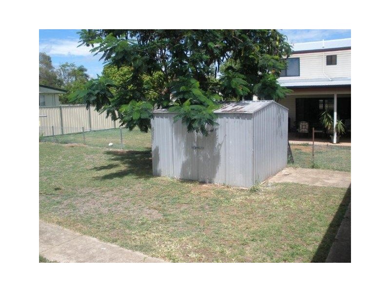 9 Evans Street, Blackwater QLD 4717
