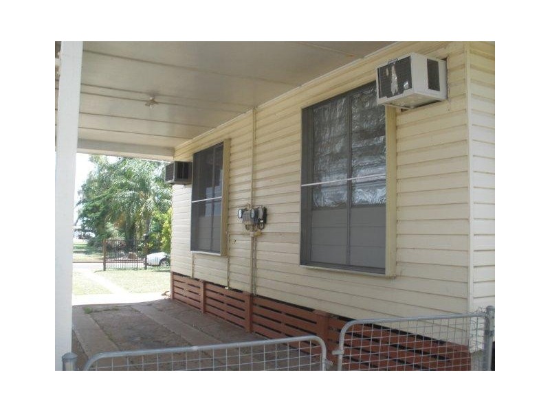 9 Evans Street, Blackwater QLD 4717