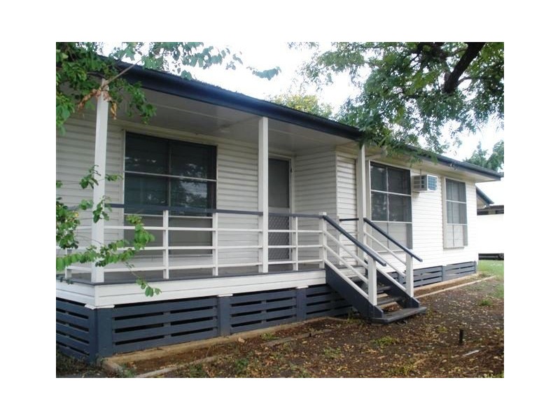 21 Long Street, Blackwater QLD 4717