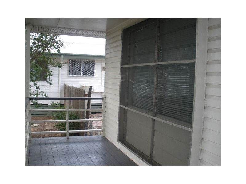 21 Long Street, Blackwater QLD 4717