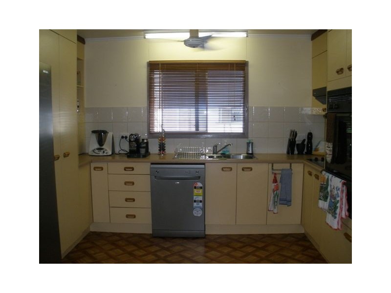28 Wattle Street, Blackwater QLD 4717