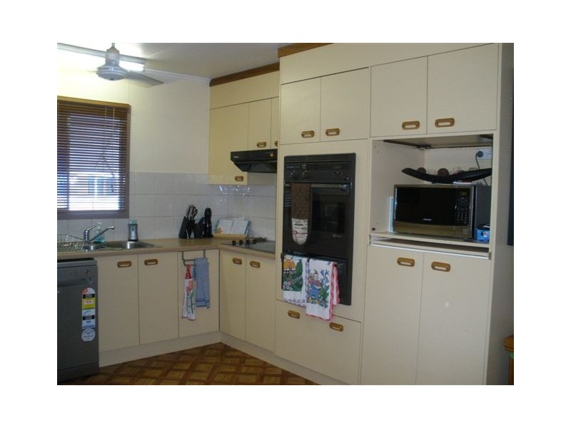 28 Wattle Street, Blackwater QLD 4717