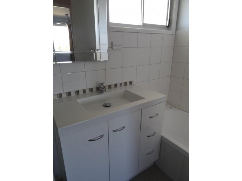 2 Monger Street, Blackwater QLD 4717