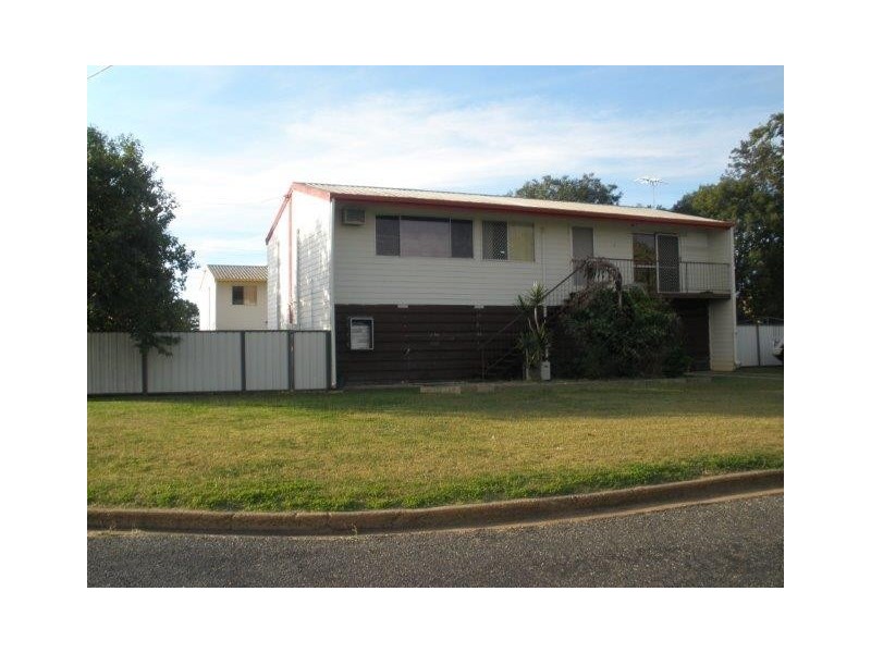 2 Monger Street, Blackwater QLD 4717