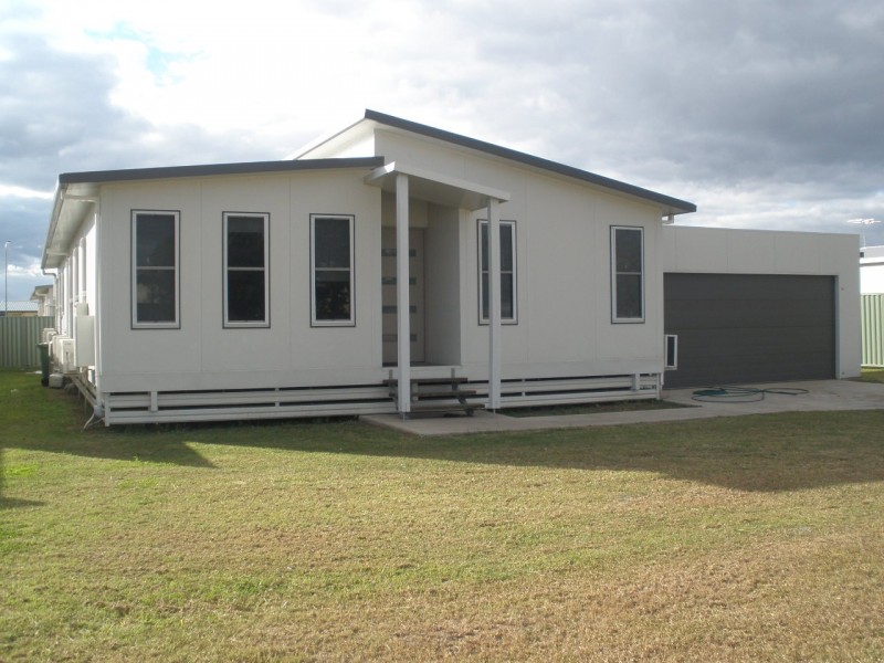 16 Hunter Street, Blackwater QLD 4717