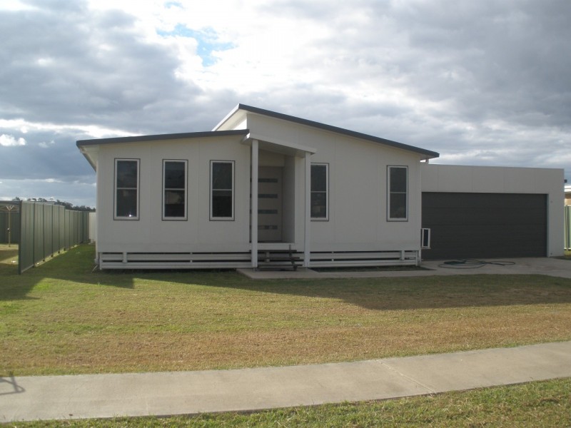 16 Hunter Street, Blackwater QLD 4717