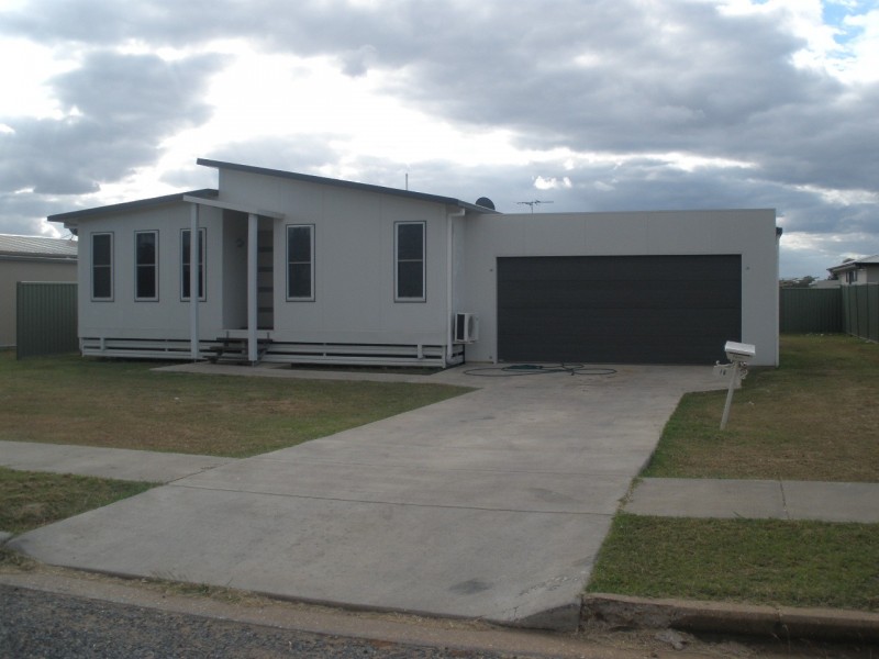 16 Hunter Street, Blackwater QLD 4717
