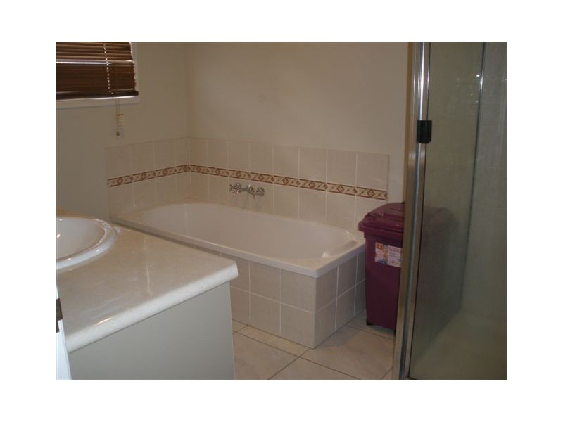 7 Summer Red Court, Blackwater QLD 4717