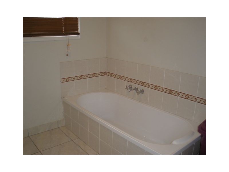 7 Summer Red Court, Blackwater QLD 4717