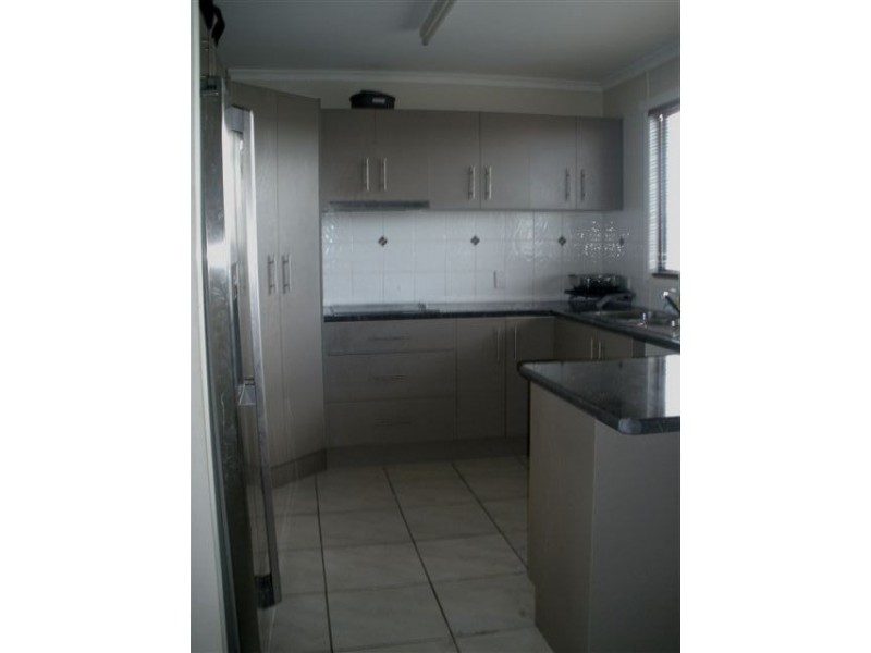 7 Summer Red Court, Blackwater QLD 4717