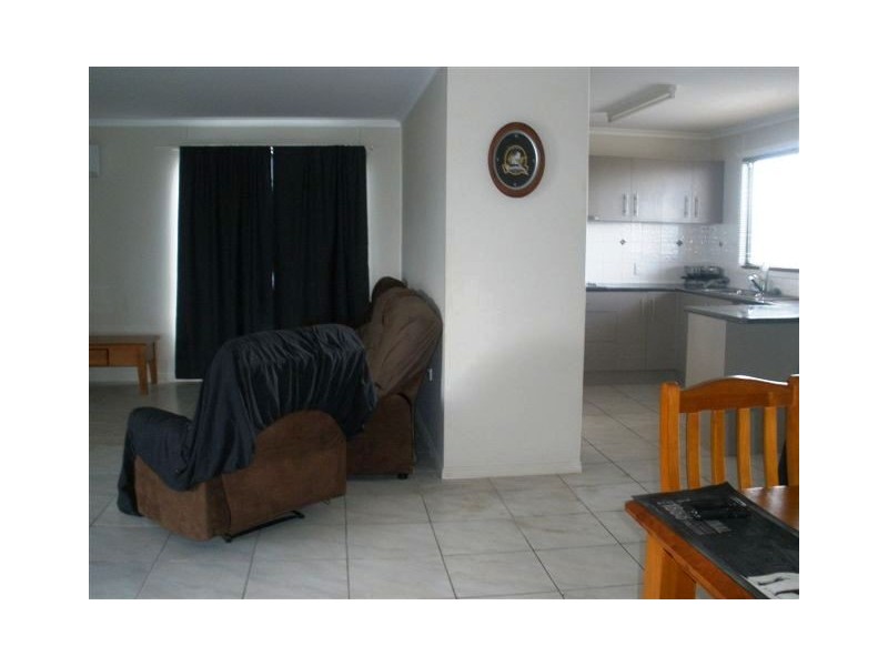 7 Summer Red Court, Blackwater QLD 4717