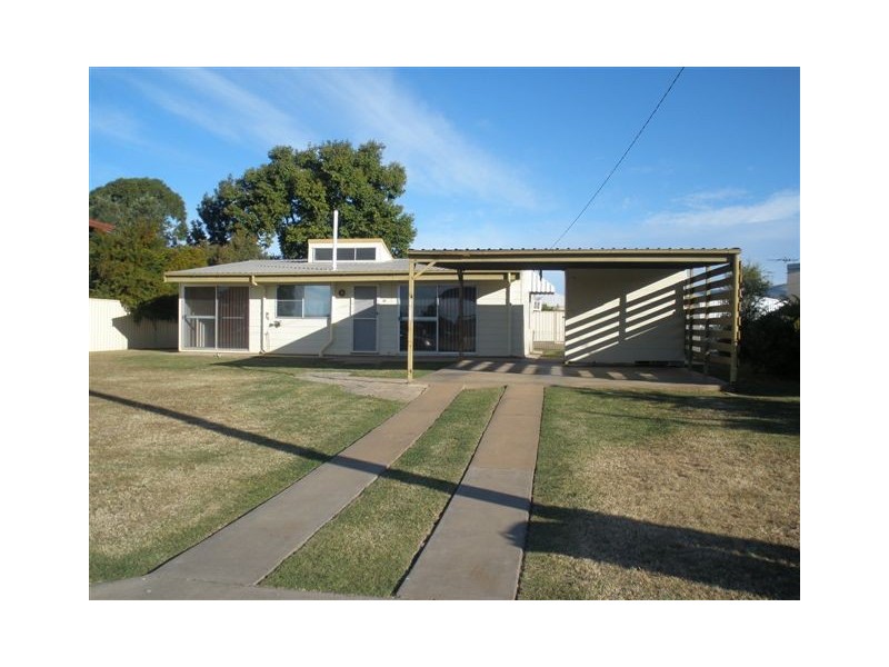 37 Stower Street, Blackwater QLD 4717