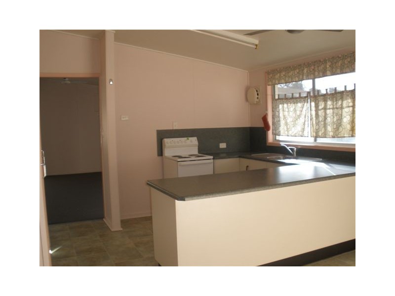 37 Stower Street, Blackwater QLD 4717