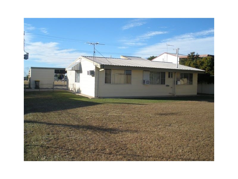 37 Stower Street, Blackwater QLD 4717