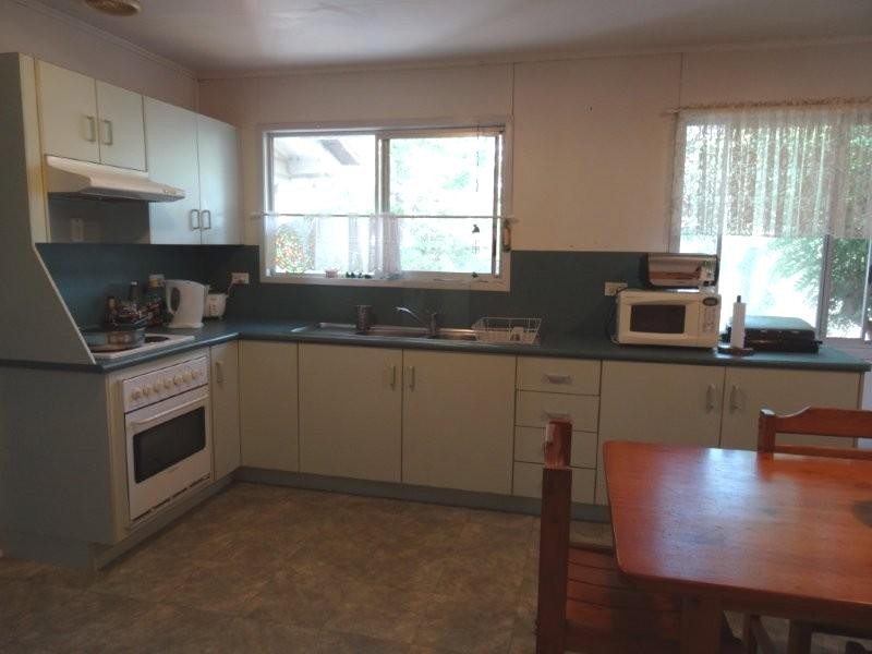 8 Bendee Crescent, Blackwater QLD 4717