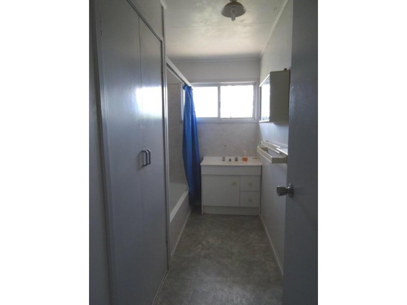 8 Bendee Crescent, Blackwater QLD 4717