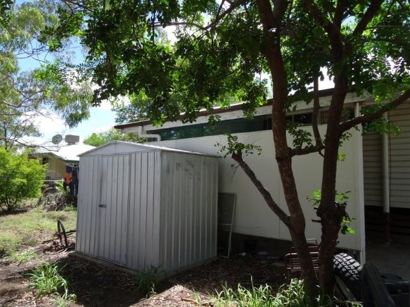 8 Bendee Crescent, Blackwater QLD 4717