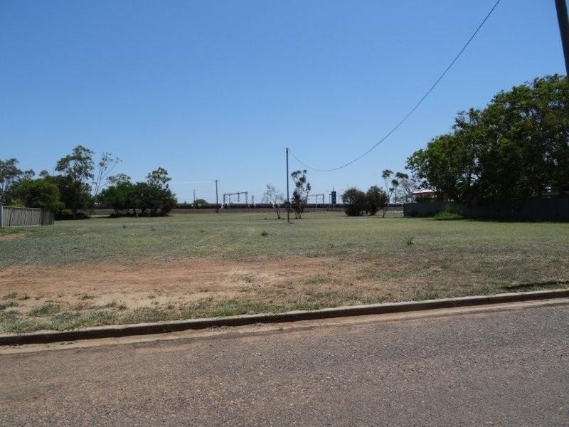 3-5 Schotia Street, Blackwater QLD 4717