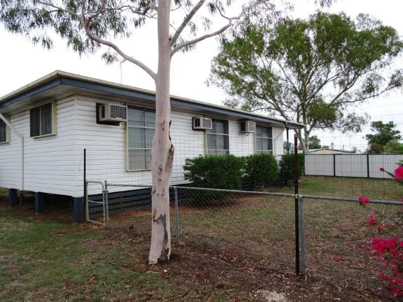 29 Long Street, Blackwater QLD 4717