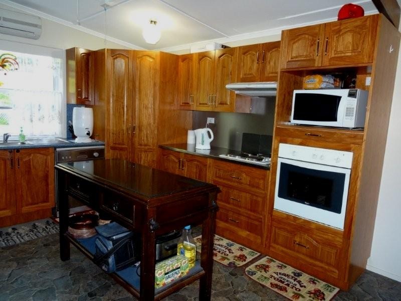 17-19 East Street, Bluff QLD 4702