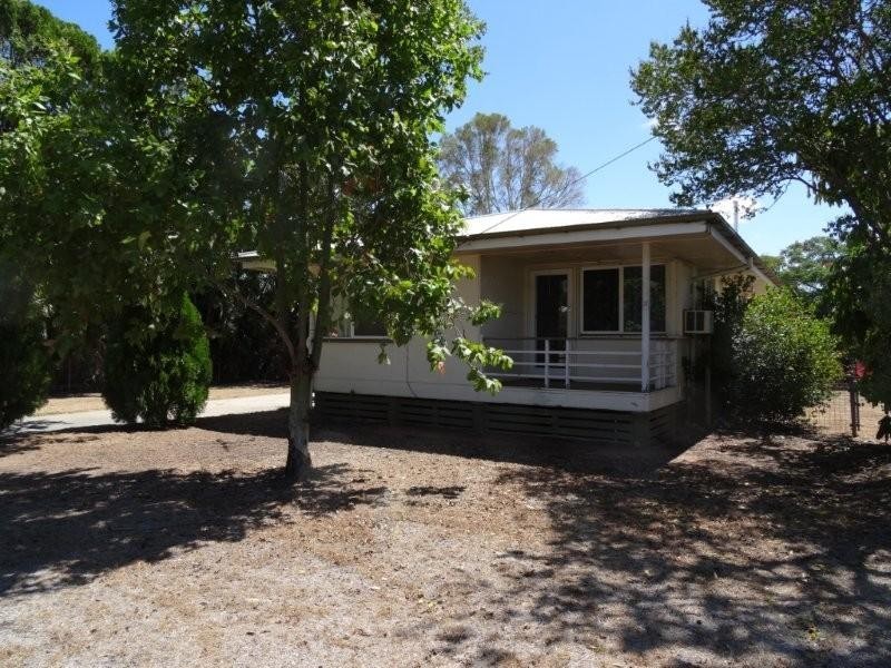 25 Seeman Street, Blackwater QLD 4717