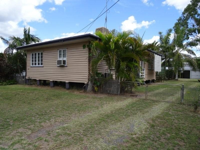 19 West Street, Bluff QLD 4702