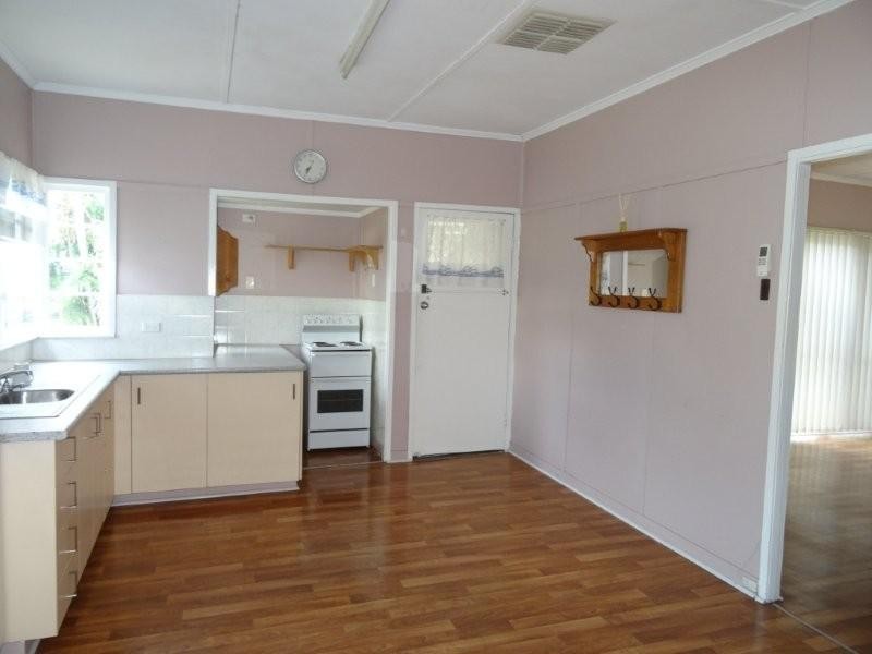 19 West Street, Bluff QLD 4702