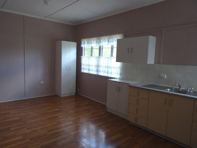 19 West Street, Bluff QLD 4702