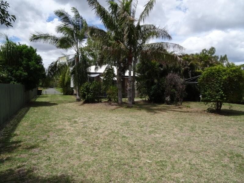 19 West Street, Bluff QLD 4702