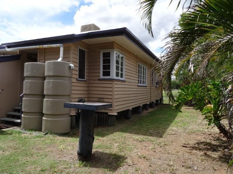 19 West Street, Bluff QLD 4702