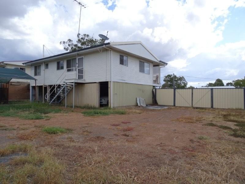 12 Bluff Street, Blackwater QLD 4717