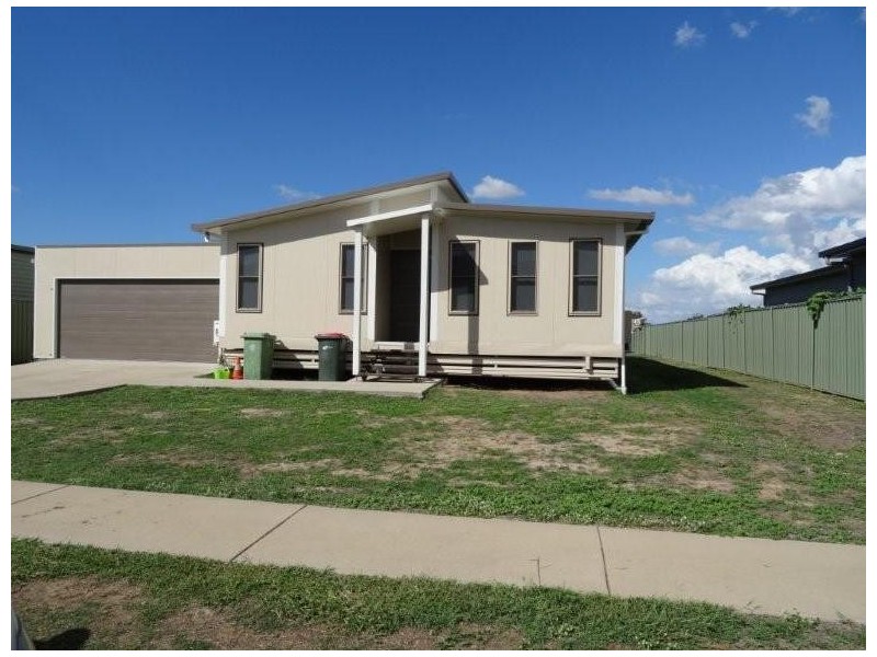 4 Deacon Drive, Blackwater QLD 4717